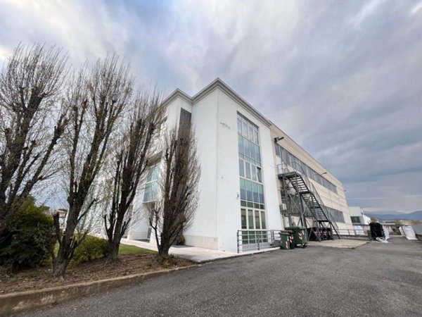 locale commerciale in vendita a Rovato