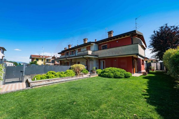 casa indipendente in vendita a Rovato in zona Sant'Andrea