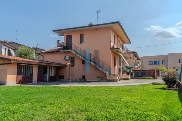 casa indipendente in vendita a Rovato