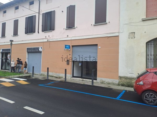 locale commerciale in vendita a Rovato