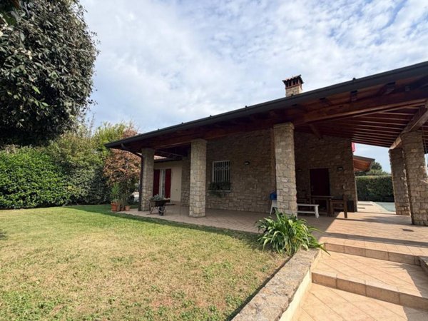 casa indipendente in vendita a Rovato