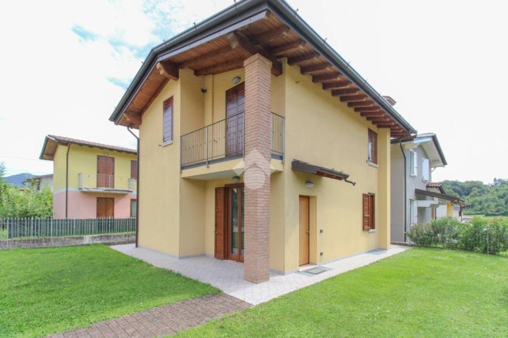 casa indipendente in vendita a Sabbio Chiese in zona Sabbio