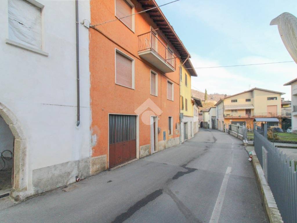 casa indipendente in vendita a Sabbio Chiese