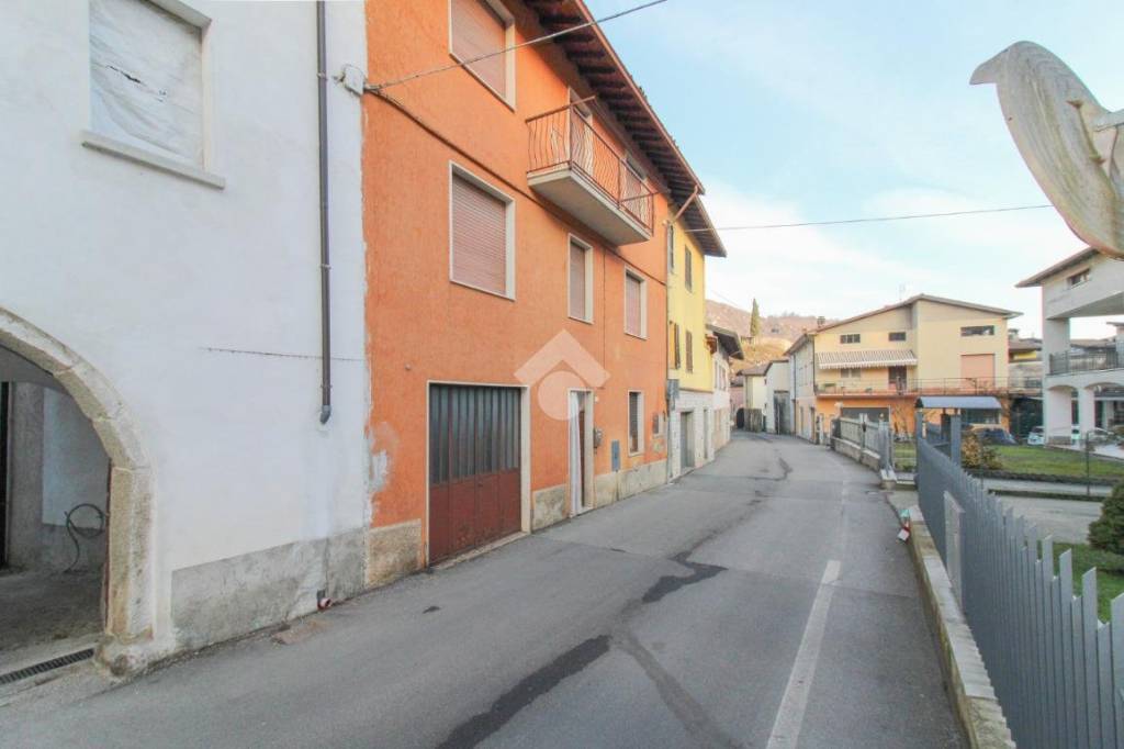 casa indipendente in vendita a Sabbio Chiese