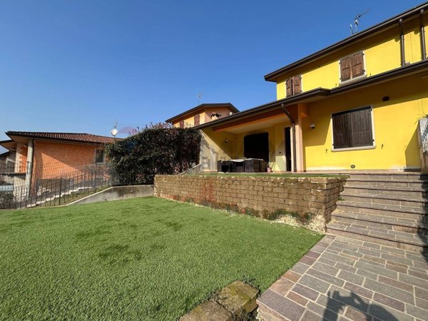 casa indipendente in vendita a Sabbio Chiese