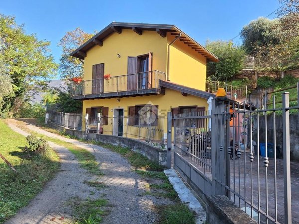 casa indipendente in vendita a Sale Marasino