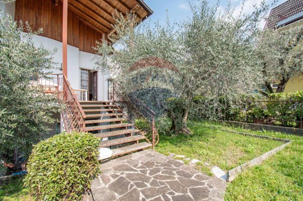 casa indipendente in vendita a Sale Marasino