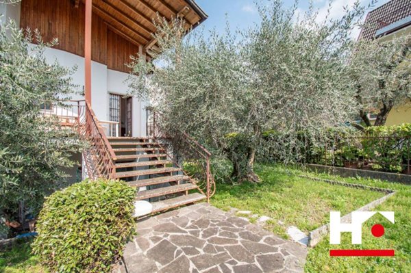 casa indipendente in vendita a Sale Marasino