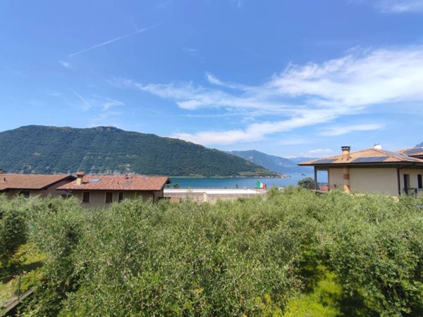 casa indipendente in vendita a Sale Marasino