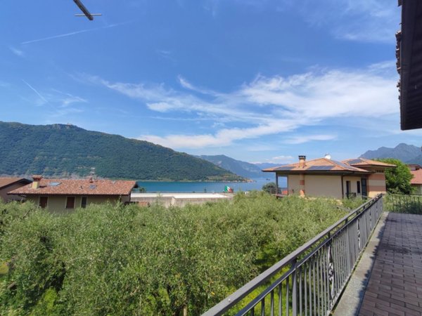 casa indipendente in vendita a Sale Marasino