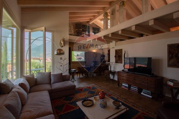 casa indipendente in vendita a Sale Marasino