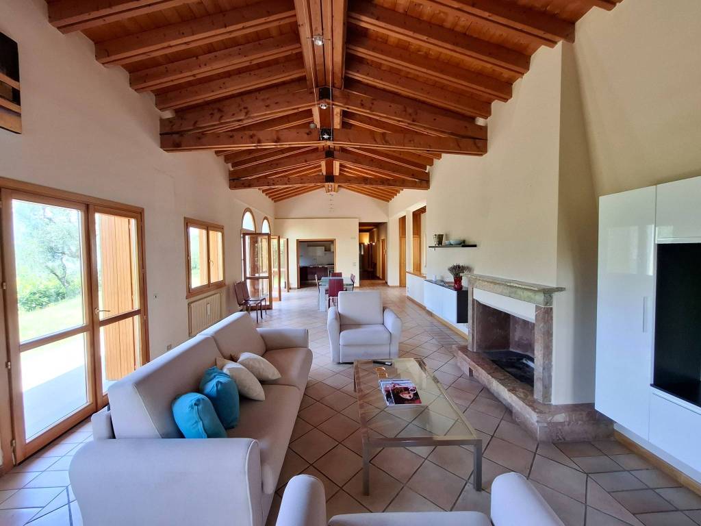 casa indipendente in vendita a Sale Marasino