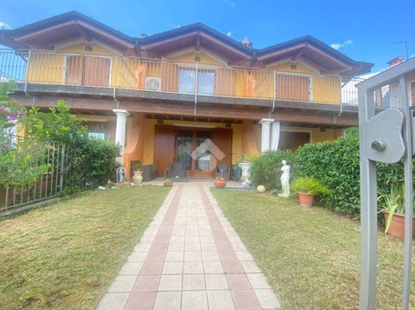 casa indipendente in vendita a Sale Marasino