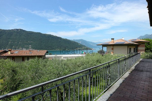 casa indipendente in vendita a Sale Marasino