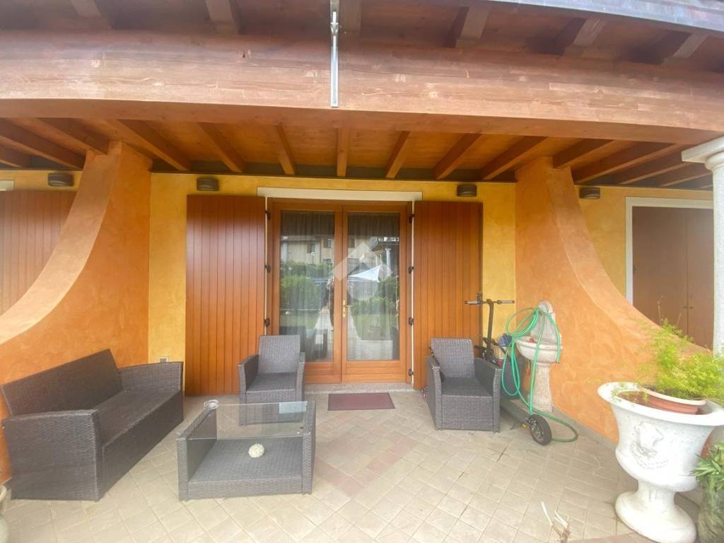 casa indipendente in vendita a Sale Marasino