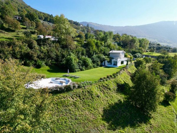 casa indipendente in vendita a Sale Marasino