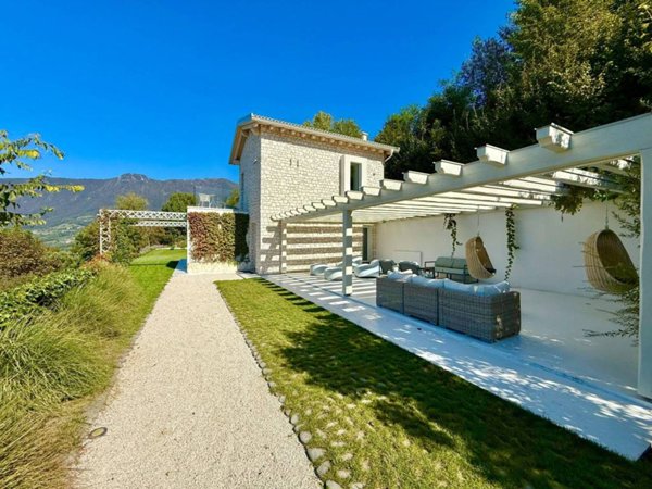 casa indipendente in vendita a Sale Marasino