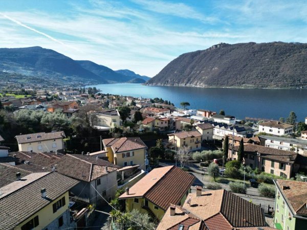 appartamento in vendita a Sale Marasino