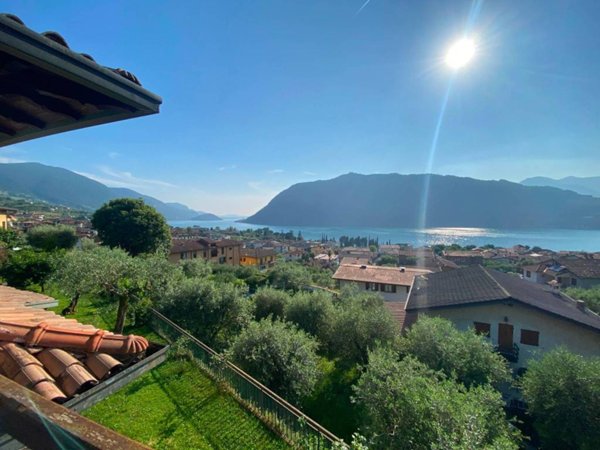 casa indipendente in vendita a Sale Marasino