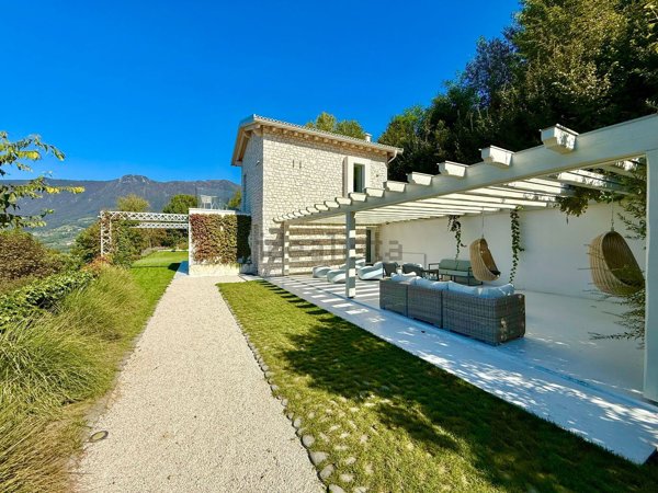 casa indipendente in vendita a Sale Marasino