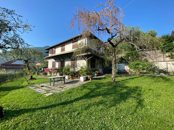 casa indipendente in vendita a Sale Marasino