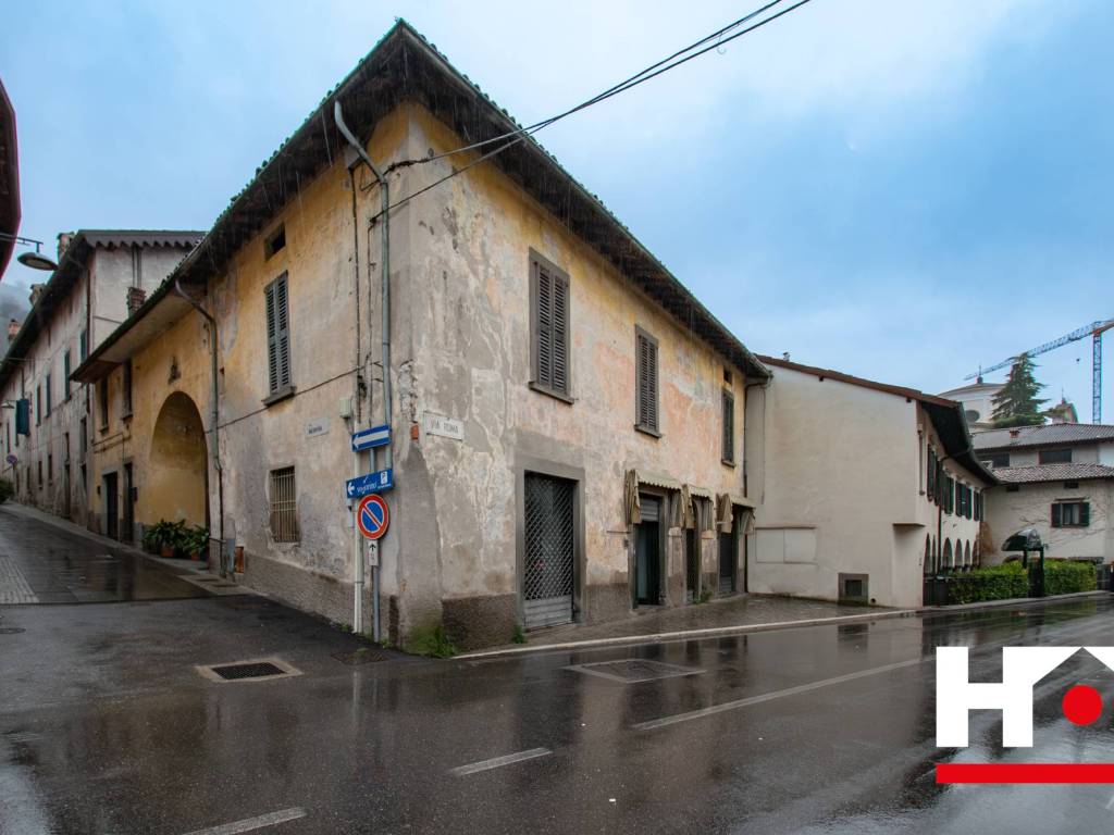 negozio in vendita a Sale Marasino