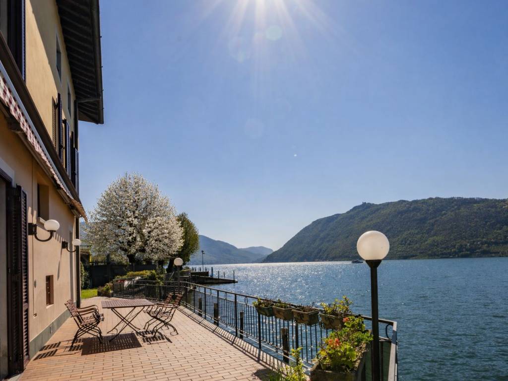 casa indipendente in vendita a Sale Marasino