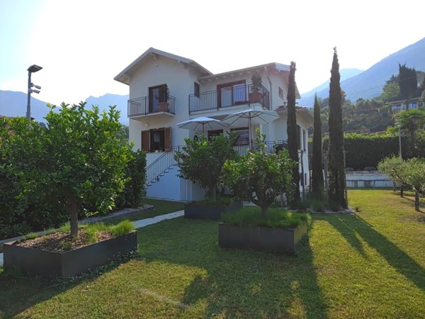 casa indipendente in vendita a Sale Marasino