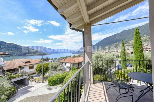 casa indipendente in vendita a Sale Marasino