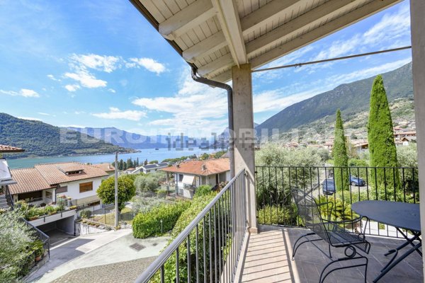 casa indipendente in vendita a Sale Marasino