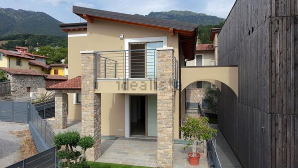 casa indipendente in vendita a Sale Marasino