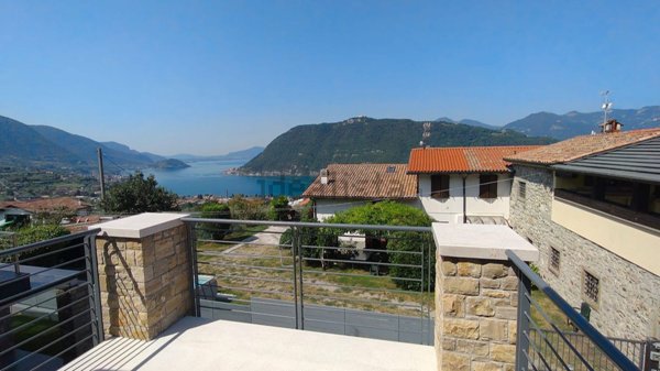casa indipendente in vendita a Sale Marasino
