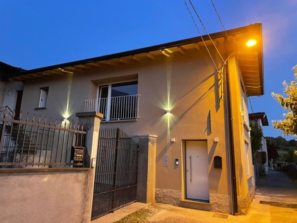 casa indipendente in vendita a Sale Marasino