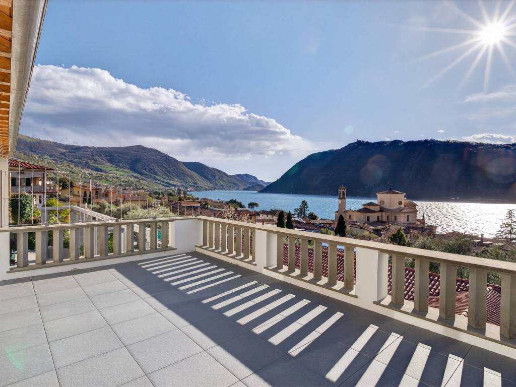 casa indipendente in vendita a Sale Marasino