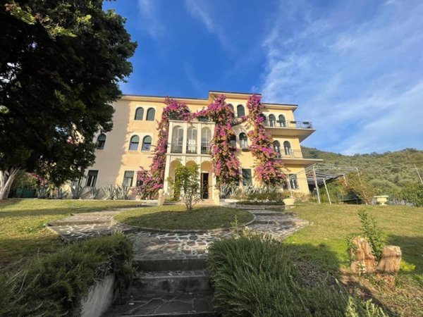 casa indipendente in vendita a Salò in zona Villa