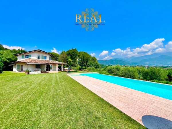 casa indipendente in vendita a Salò in zona Villa