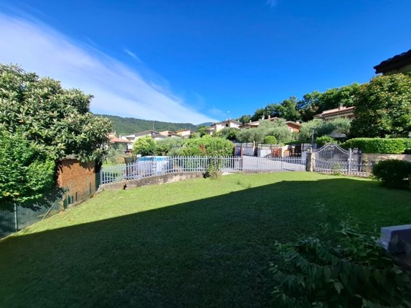 casa indipendente in vendita a Salò in zona Villa