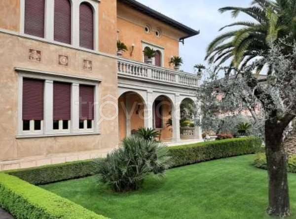 casa indipendente in vendita a Salò in zona Villa