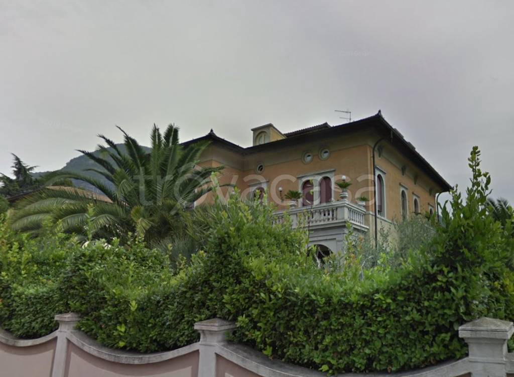 casa indipendente in vendita a Salò in zona Villa