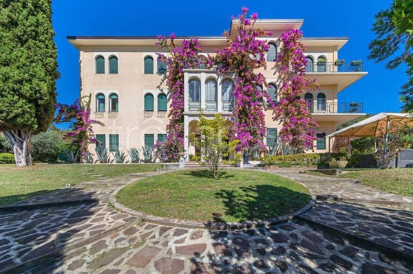 villa in vendita a Salò in zona Villa