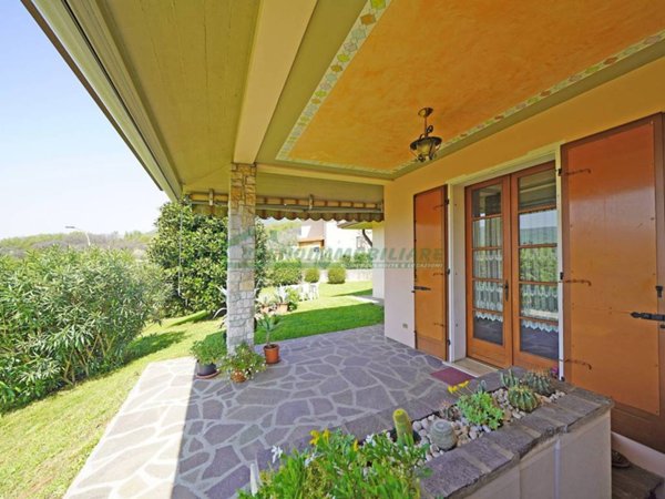 casa indipendente in vendita a Salò in zona Villa