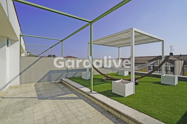 casa indipendente in vendita a Salò in zona Villa
