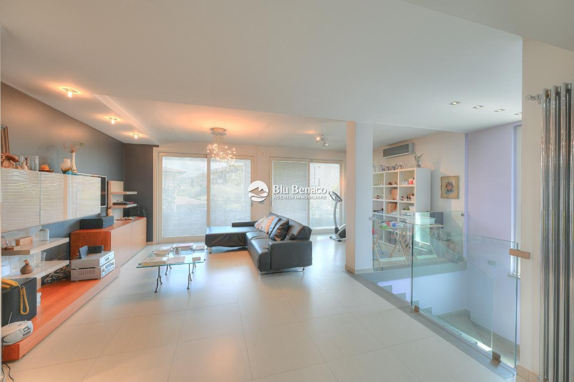 casa indipendente in vendita a Salò in zona Villa