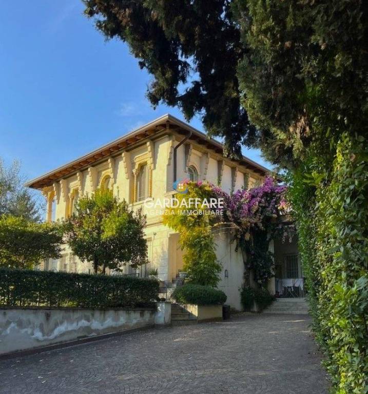 casa indipendente in vendita a Salò in zona Villa