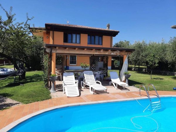 casa indipendente in vendita a Salò in zona Villa