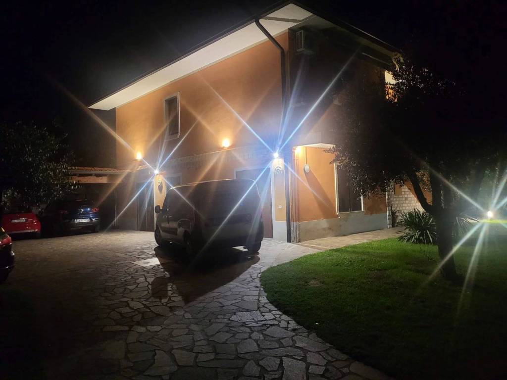 casa indipendente in vendita a Salò in zona Villa