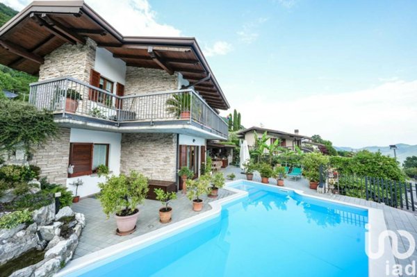 casa indipendente in vendita a Salò in zona Villa