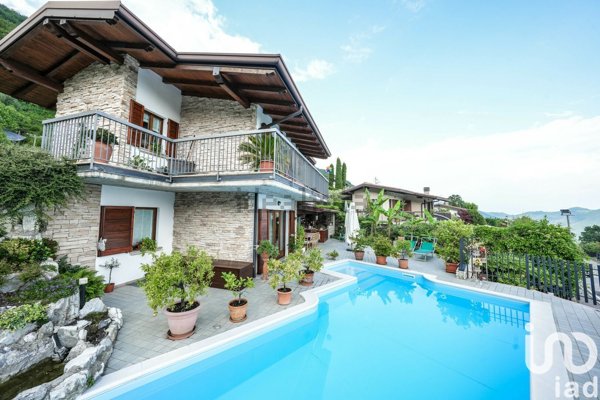 casa indipendente in vendita a Salò in zona Villa