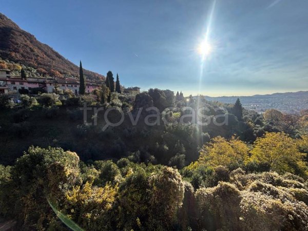 casa indipendente in vendita a Salò in zona Renzano
