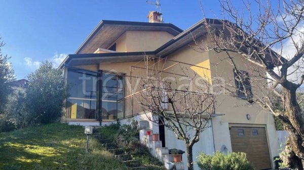 casa indipendente in vendita a Salò in zona Villa